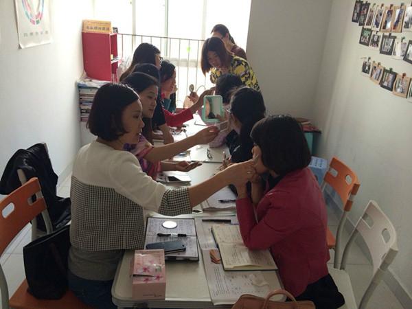 女性美學(xué)基礎(chǔ)素養(yǎng)培訓(xùn)色彩搭配圖片/女性美學(xué)基礎(chǔ)素養(yǎng)培訓(xùn)色彩搭配樣板圖 (3)