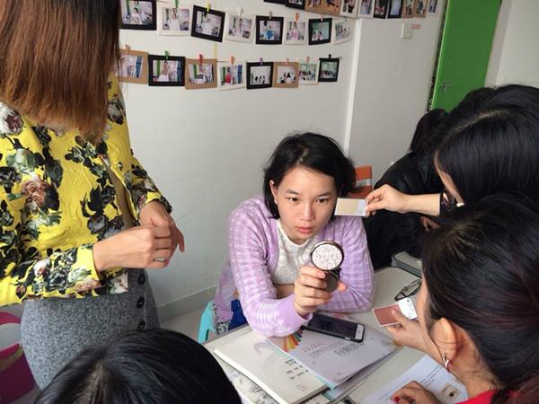 女性美學(xué)基礎(chǔ)素養(yǎng)培訓(xùn)色彩搭配圖片/女性美學(xué)基礎(chǔ)素養(yǎng)培訓(xùn)色彩搭配樣板圖 (2)