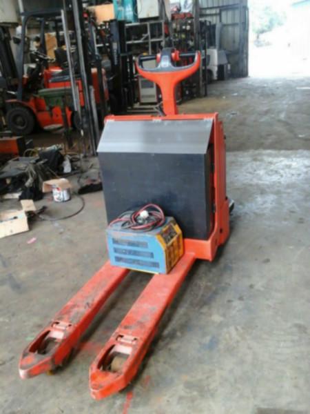 供應(yīng)T20堆高電動叉車T20堆高電動叉車