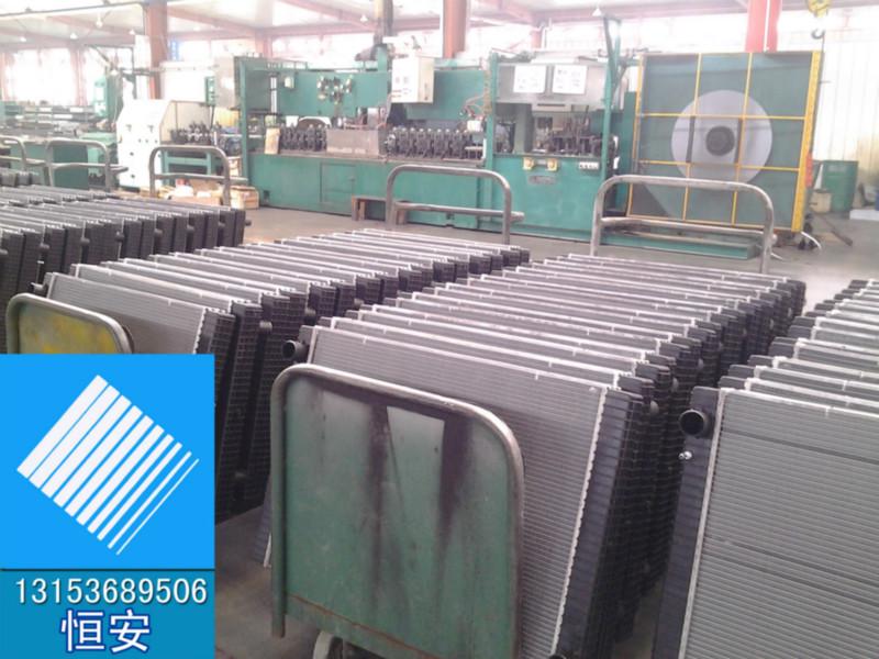 供應(yīng)中國重汽豪沃水箱散熱器配件銷售