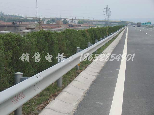 供应公路波形梁钢护栏