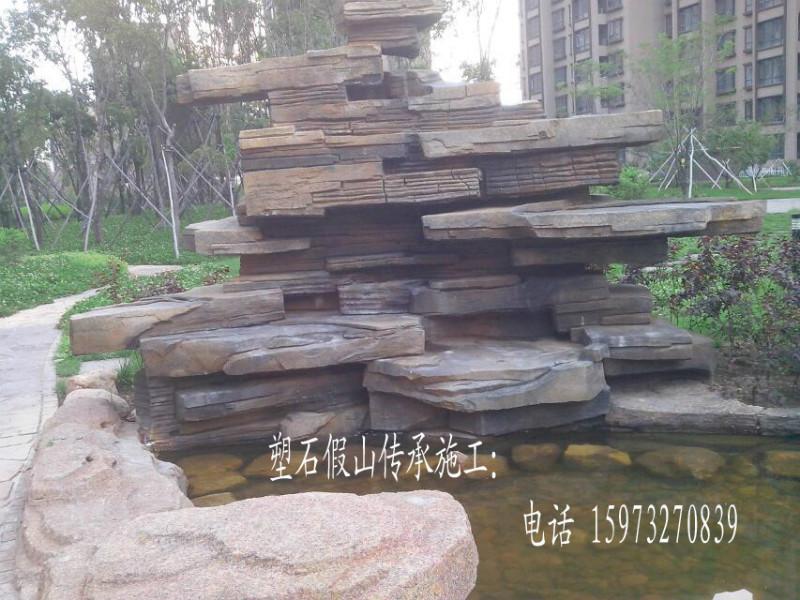 供應(yīng)貴州塑石假山施工隊