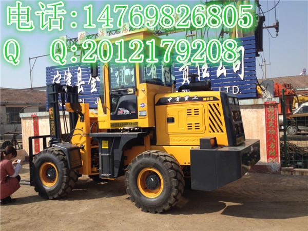 供應泥地沙土地*的越野叉車的圖片可起升3米可叉1至5噸2級龍門架