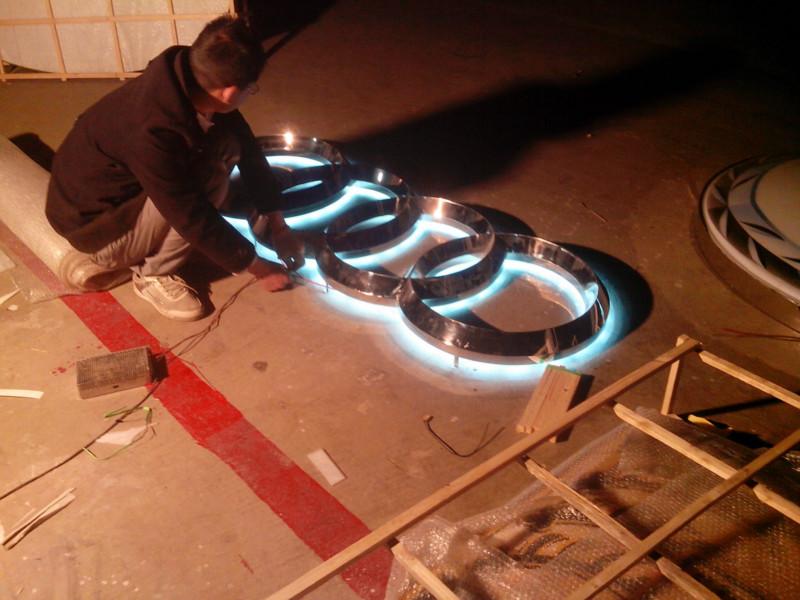 供應(yīng)廣告牌發(fā)光字不銹鋼奧迪車標(biāo)