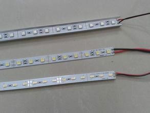 供應(yīng)臺(tái)燈LED573072燈高亮柜臺(tái)燈LED5730燈珠硬燈條 裸板