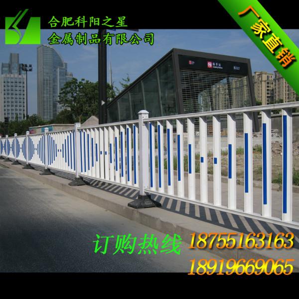 供應(yīng)安徽市政道路護(hù)欄道路中央隔離欄城市交通隔離柵 馬路鍍鋅護(hù)欄